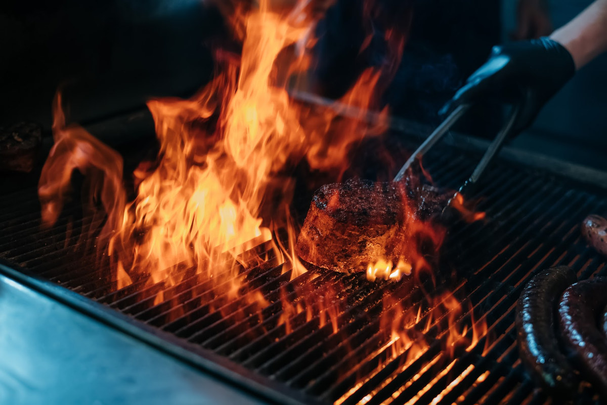 Preparing meat on the grill