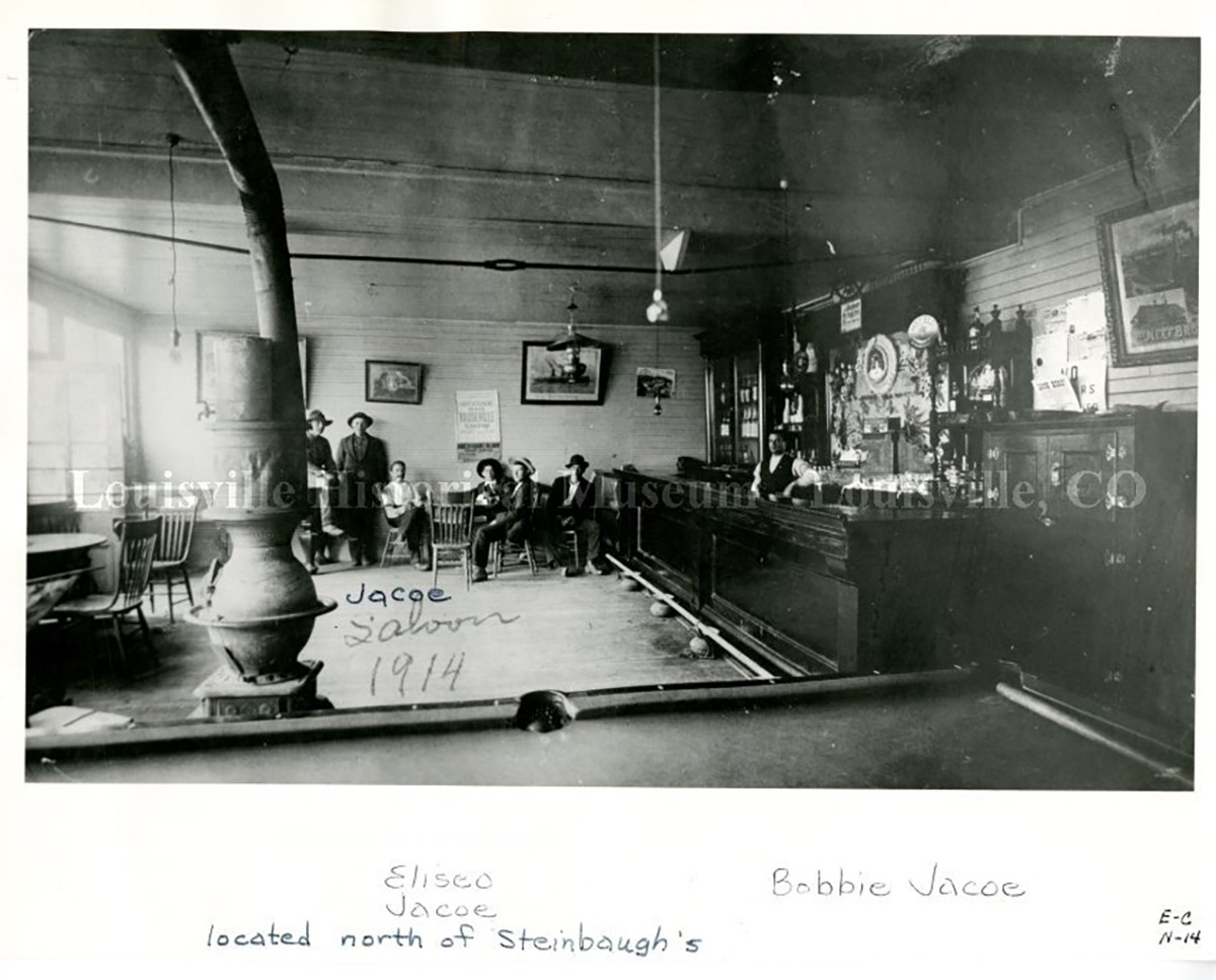 An old photo of the restaurant interior in 1914.