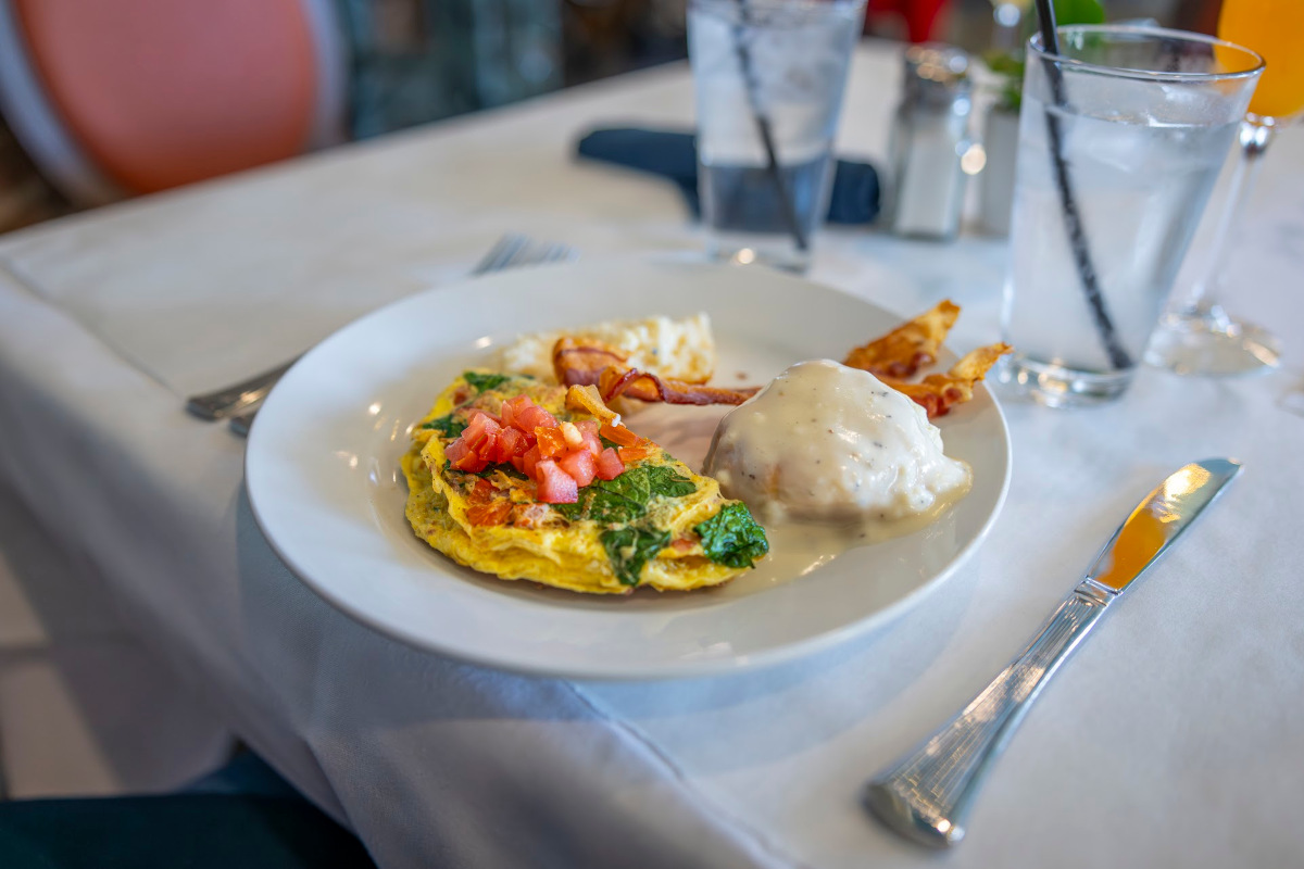 Crêpe meal on a plate, side view
