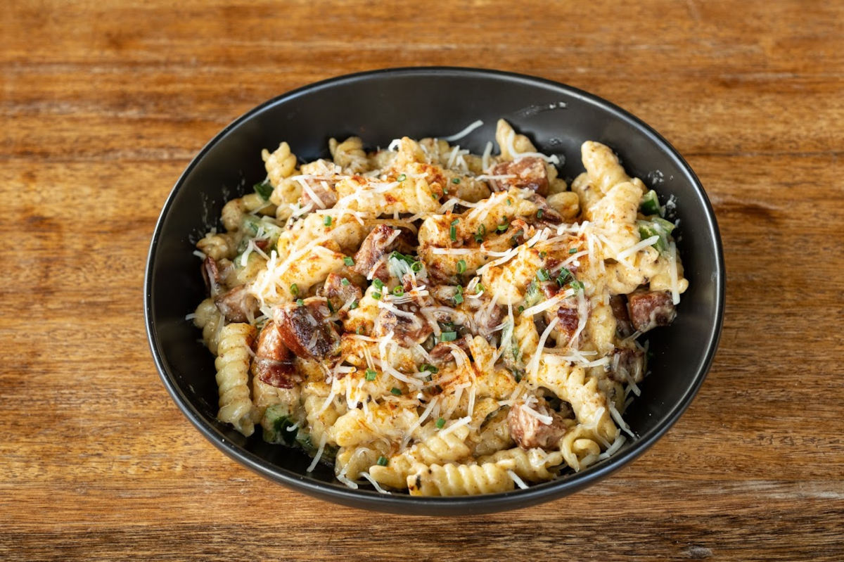Pasta and sliced grilled meat with sauce