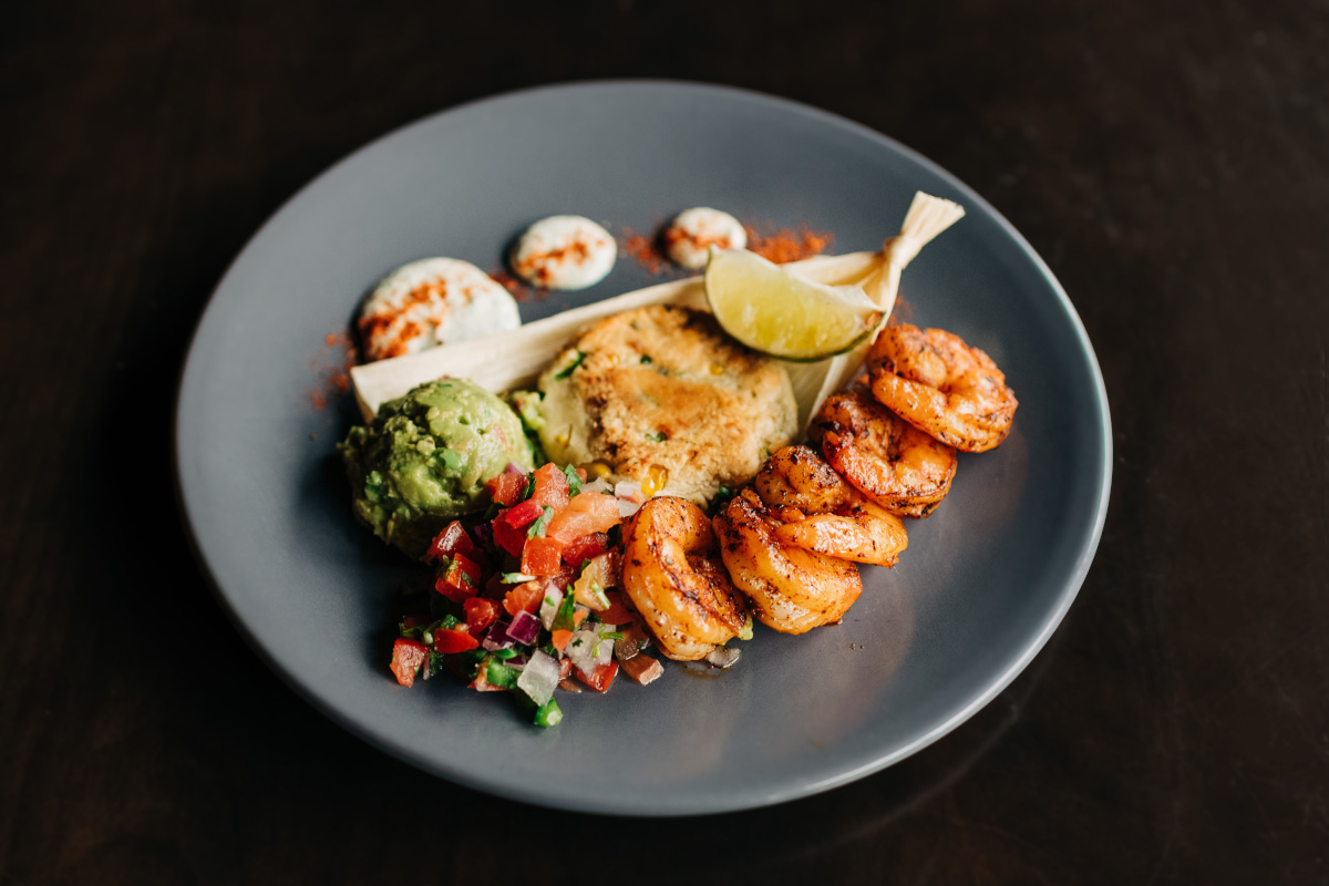 Fried shrimp with rice and vegetables