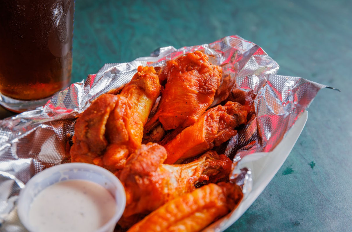 Chicken Wings with Dip