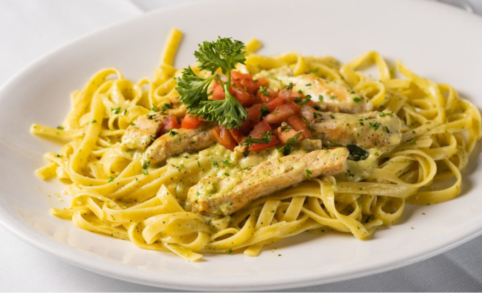 Spaghetti with meat, sauce and vegetables