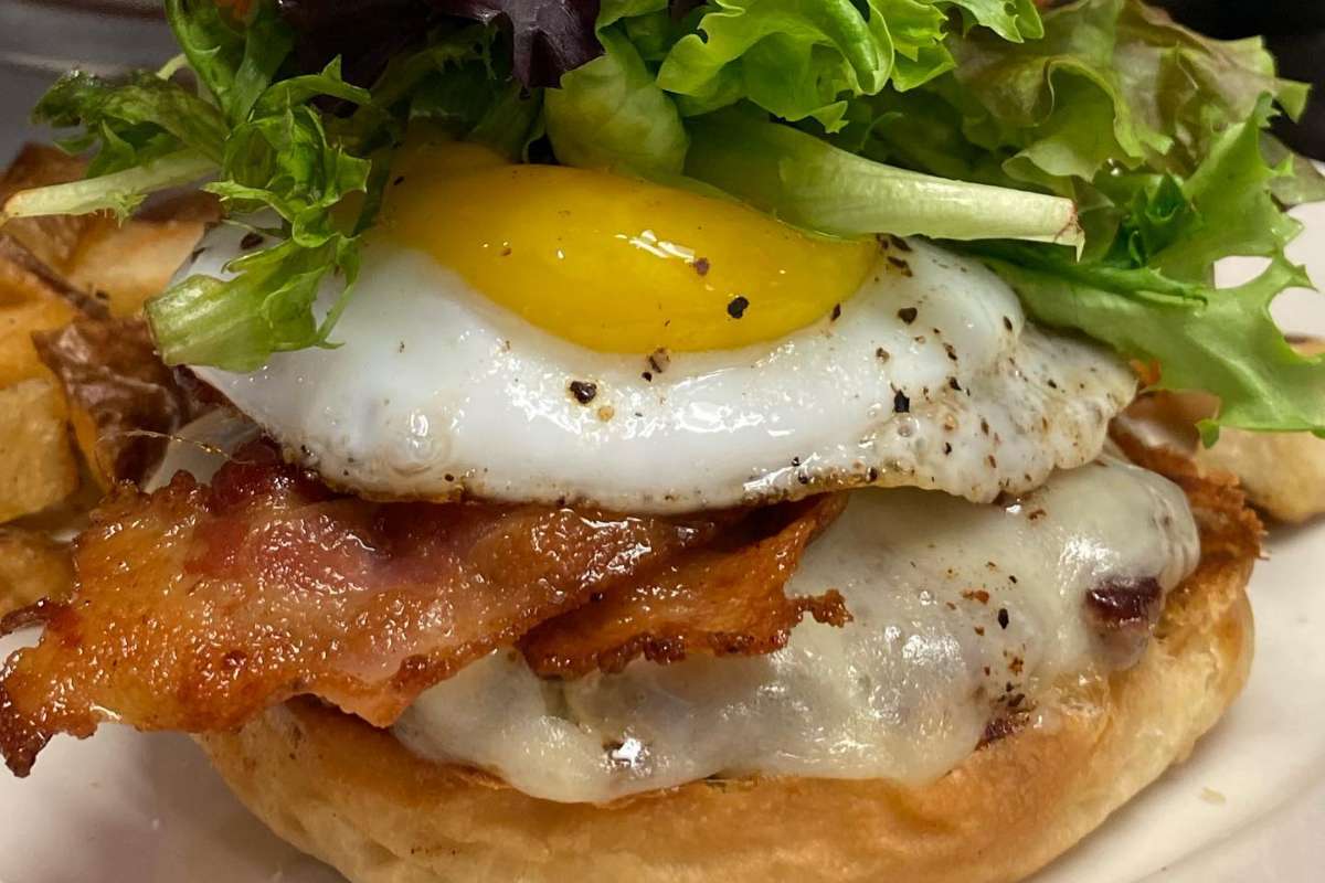 burger bacon, egg, lettuce